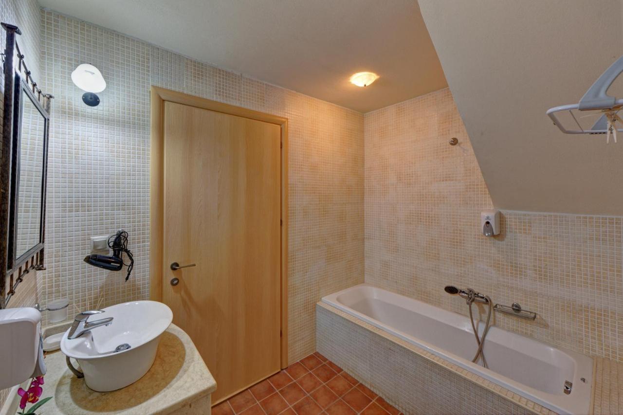 Mourtzanakis Residence - Traditional Eco Hotel In Akhládha Kültér fotó