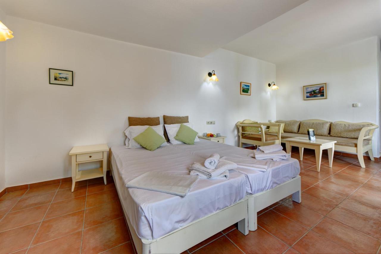 Mourtzanakis Residence - Traditional Eco Hotel In Akhládha Kültér fotó