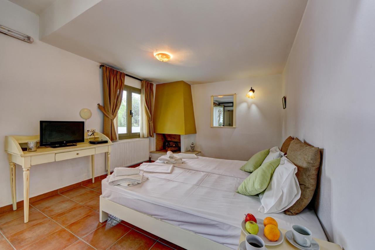Mourtzanakis Residence - Traditional Eco Hotel In Akhládha Kültér fotó